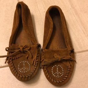 Minnetonka Suede Peace Sign Moccasins SZ 7
